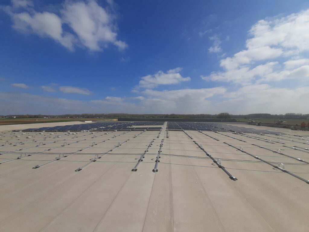 installatie zonnpanelen dak lathouwers